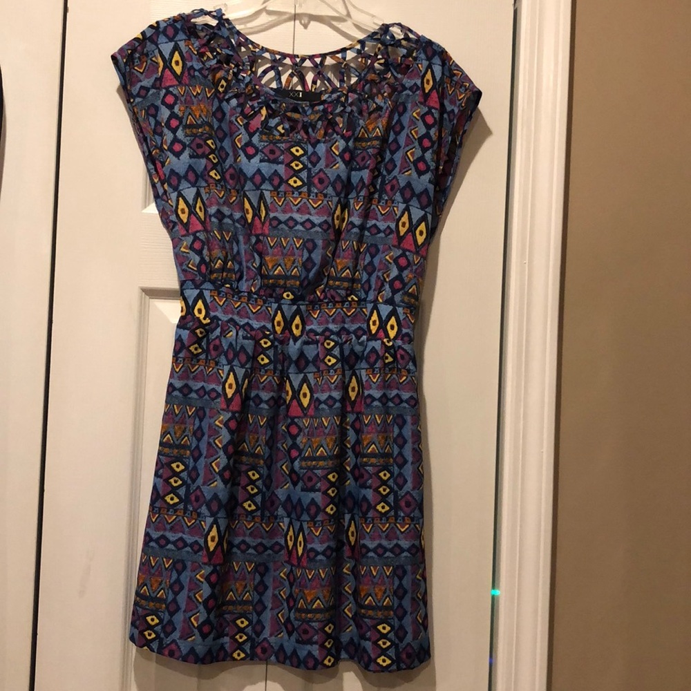 Summer dresses - Picture 2 of 2